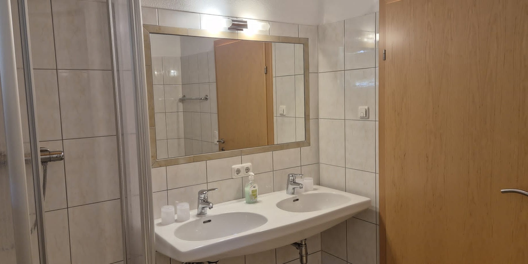 Douche in de badkamer