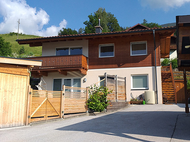 Het chalet met uitzicht op de omliggende bergen