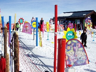 Skiles bij Skischool Neukirchen